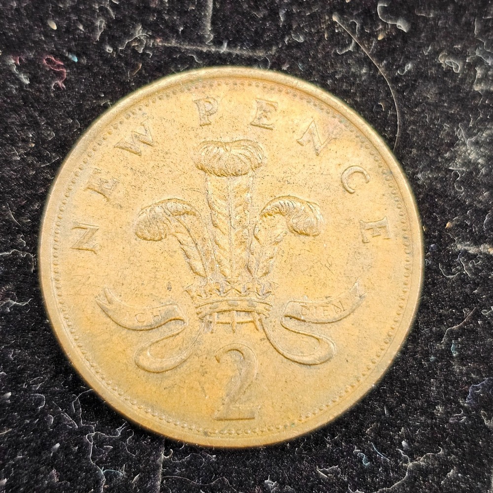1976 UK 2 New Pence Queen Elizabeth II Prince of Wales Feathers/Bronze Coin